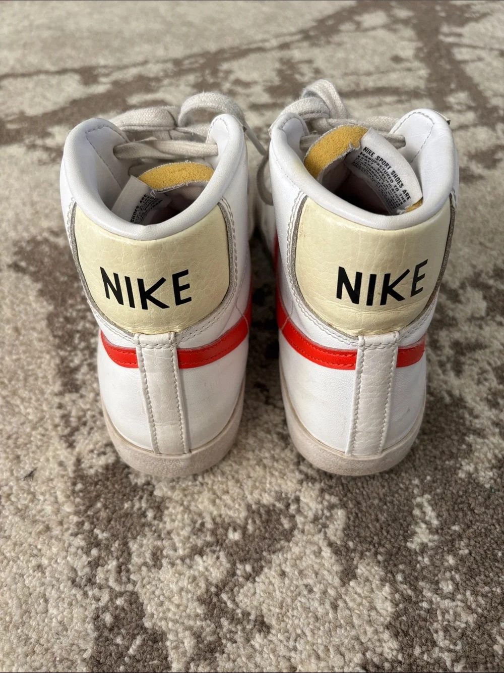 Nike - Blazer Mid '77 Vintage 'Habanero Red'!!